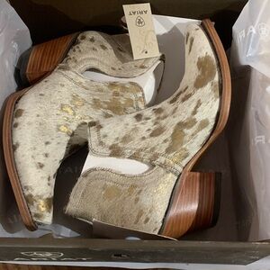 Ariat Women's Gold and Tan Ankle Booties Size 10
